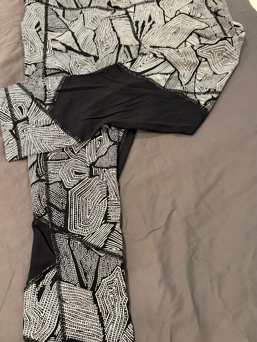 Women's lululemon capri Black & White Patterned Leggings